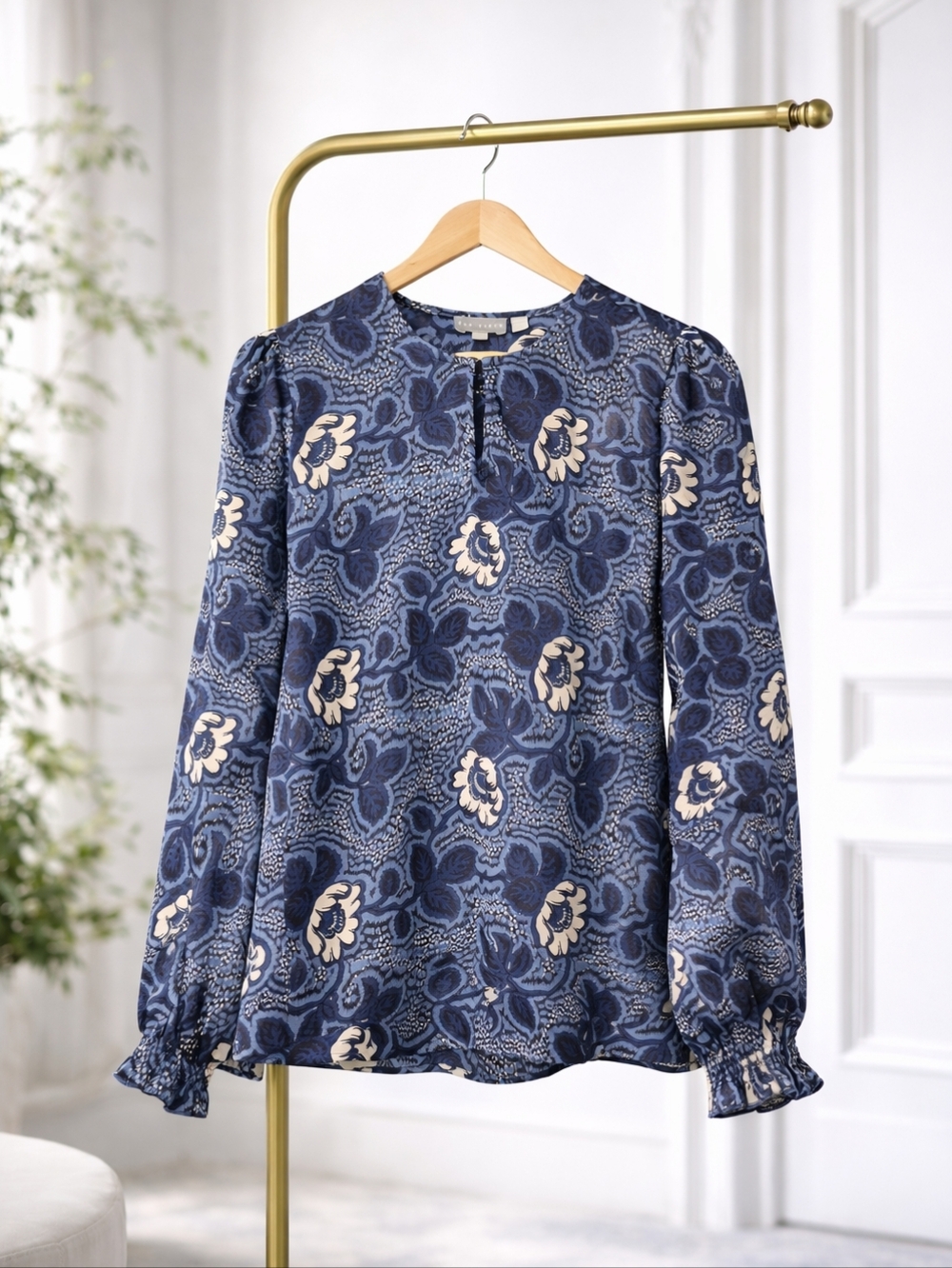 Ted Baker Blue Floral Blouse Long Sleeve Ruffle Cuff Keyhole Neck Size L